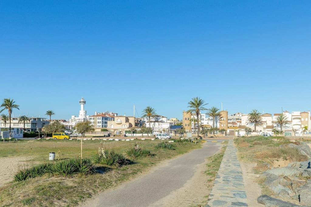 V020 - Puerto Primero Empuriabrava Buitenkant foto